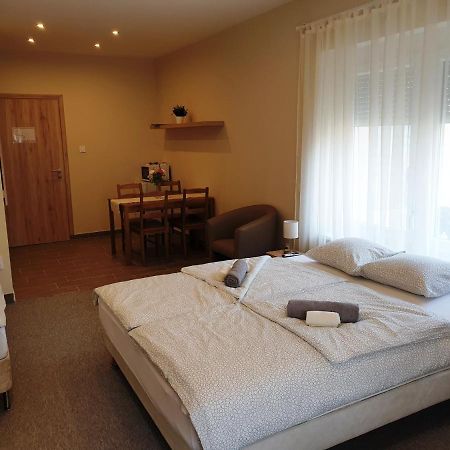 Mediterran Villa Kecskemét Buitenkant foto